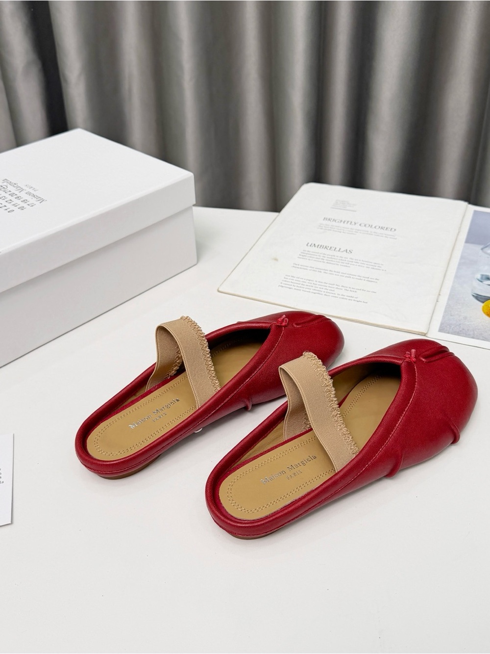 Maison Martin Margiela Red Leather Split-Toe Mules with Tan Strap - Picture 3 of 9
